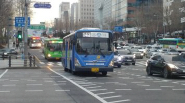 수도권 최다 이용 버스 143번, 지하철 2호선…하루 719만명